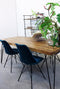 Table en bois massif solide, durable et élégante.
