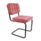 Set de 2 chaises vintage en velours rose par Bisous design.