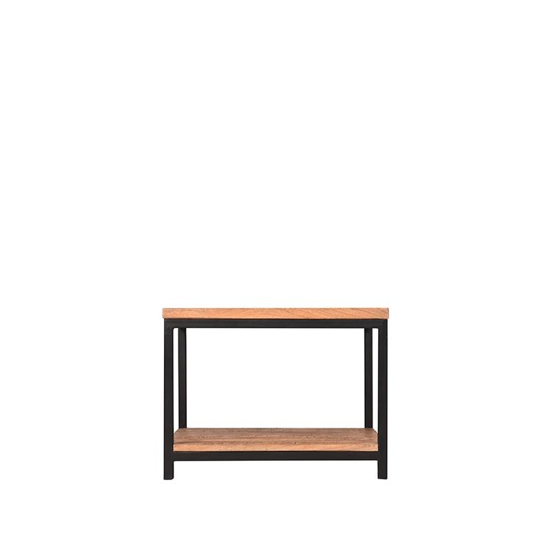 Table basse de forme carrée.