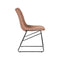 Chaise brun clair industrielle confortable et élégante.