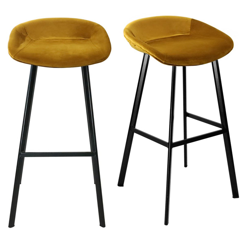 Le set de deux tabourets de bar Aster par Bisous design pour accompagner votre table de bar.