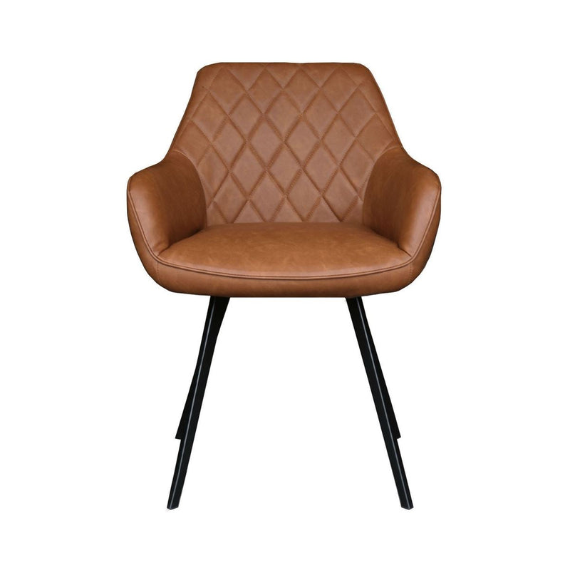 Chaise en simili-cuir cognac avec une structure métallique noire robuste. 