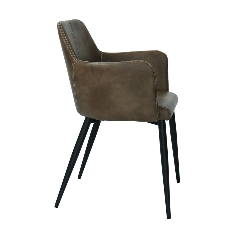 Lot de 2 chaises en simili cuir brun pour votre salle à manger ou votre salon.