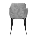 Habillez votre intérieur avec ce lot de deux chaises en cuir gris.