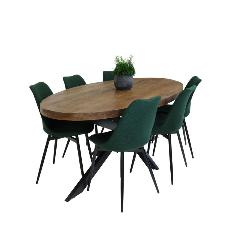 Table ovale 210 cm avec piètement en métal noir et plateau en manguier.