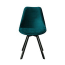 Le lot de deux chaises en velours bleu par Bisous design.