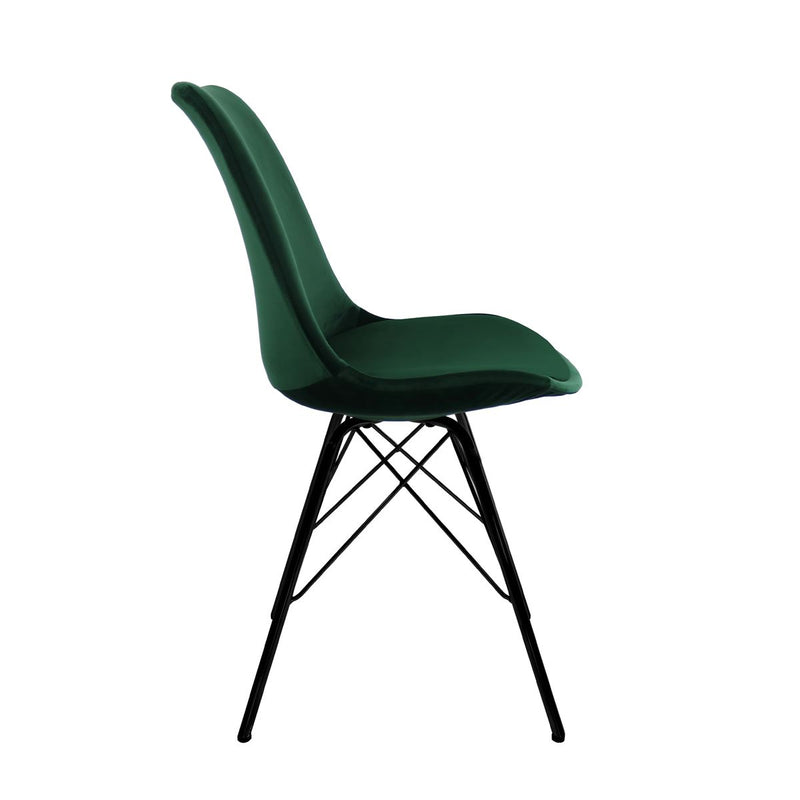 Le set de deux chaises Tower au cadre noir, des chaises confortables, solides et durables dans le temps.