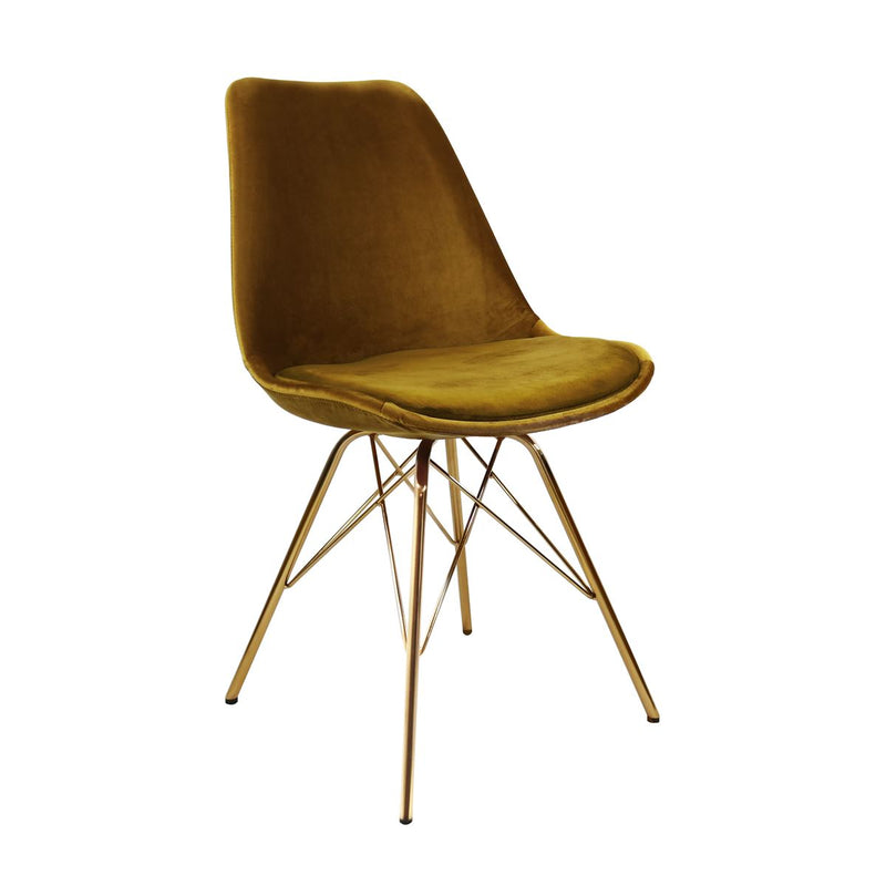 Le set de deux chaise Tower par Bisous design pour ajouter une touche de luxe à votre salle à manger.