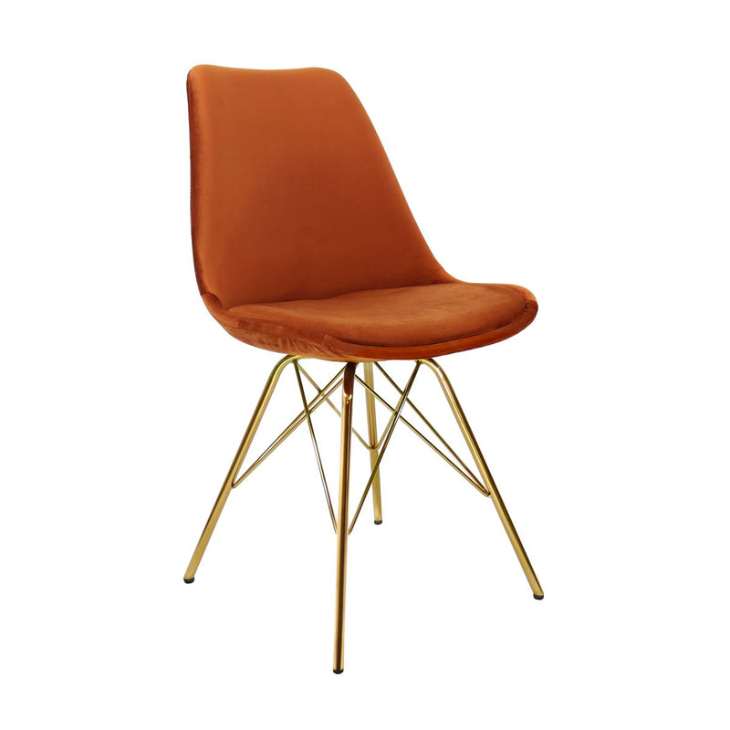 Le set de deux chaise Tower en velours orange par Bisous design, l'alliance du métal doré et du velours.