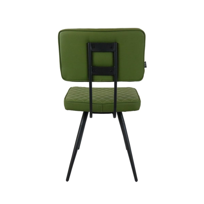 Chaises vertes moelleuses, confortables et durables dans le temps.