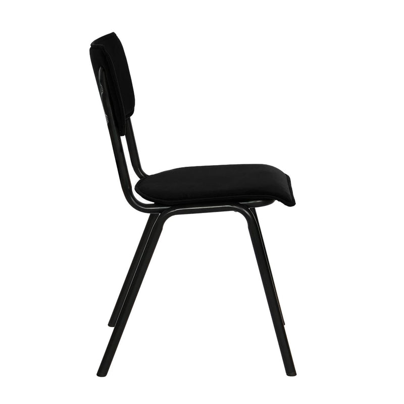 Les chaises Ducobu pour donner un aspect indus à votre pièce.