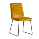 Lot de 2 chaises en velours jaune par Bisous design.