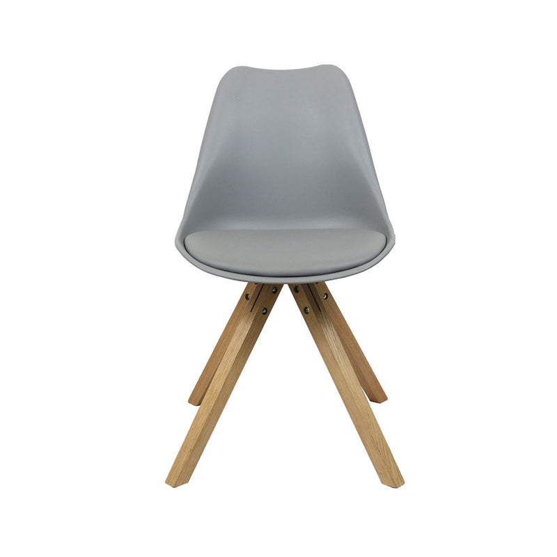 Le set de deux chaises en simili cuir gris pour décorer votre salle à manger.