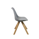 Le set de deux chaises Calyx, dossier confortable et assise rembourrée pour une déco luxueuse.