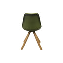 Le set de deux chaises Calyx avec piétement en bois de chêne.