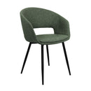 Pour un décor scandinave, optez ces deux chaises vertes modernes.