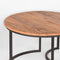Trois tables industrielles en bois de manguier et en métal noir.
